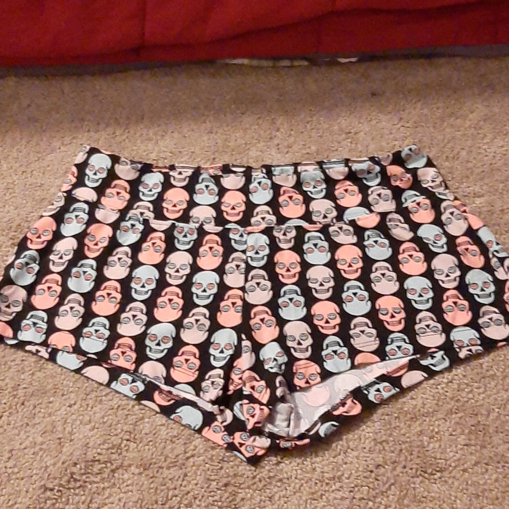 Skull booty/short shorts